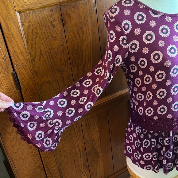 NWT⭐️BOHO Peplum TOP💜Crocheted LACE & 3/4 Bell Sleeves Size Small by Takara - Picture 2 of 11